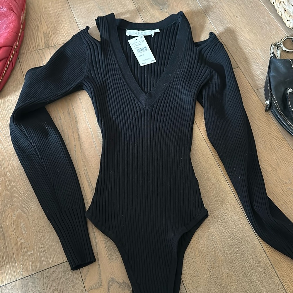 ASTR ribbed black Vneck Bodysuit never worn